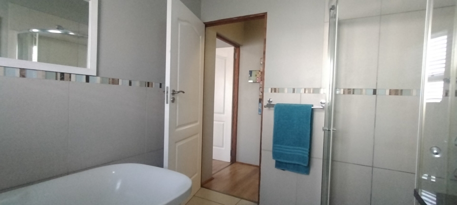 4 Bedroom Property for Sale in Kraaibosch Country Estate Western Cape